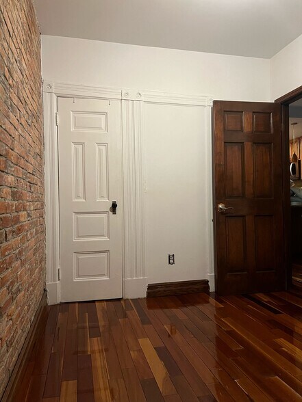 Building Photo - 933 Saint Marks Ave