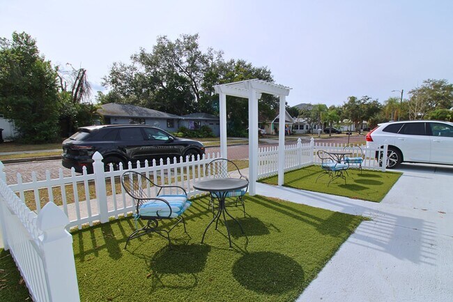 Building Photo - 536 Roanoke St