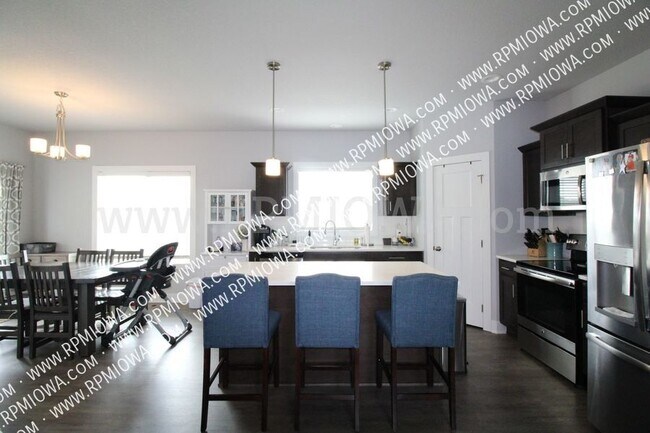 Building Photo - 2021 NW Beechwood St