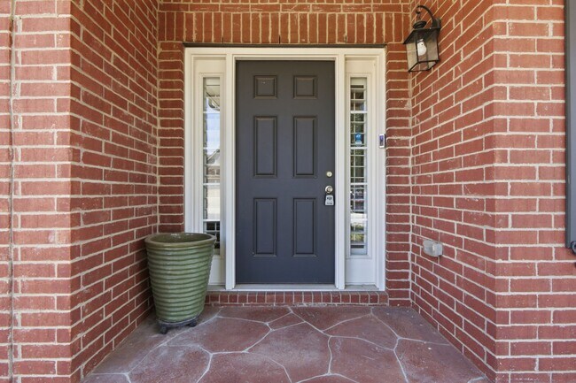 Building Photo - 5036 Winslow Dr