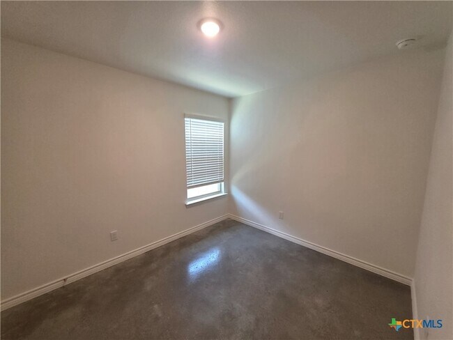 Building Photo - 1222 Concord Dr