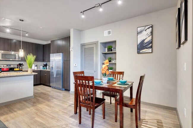 Building Photo - 7224 Staffordshire Blvd