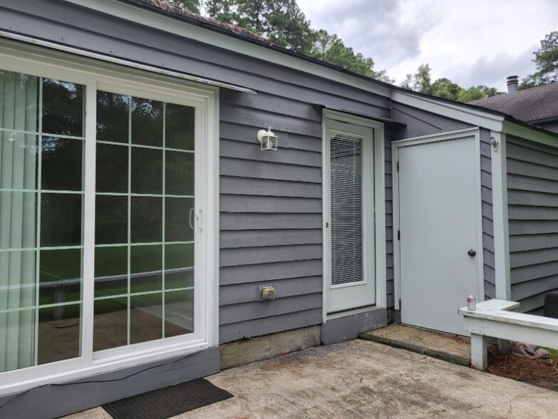 Building Photo - 3122 Country Club Rd