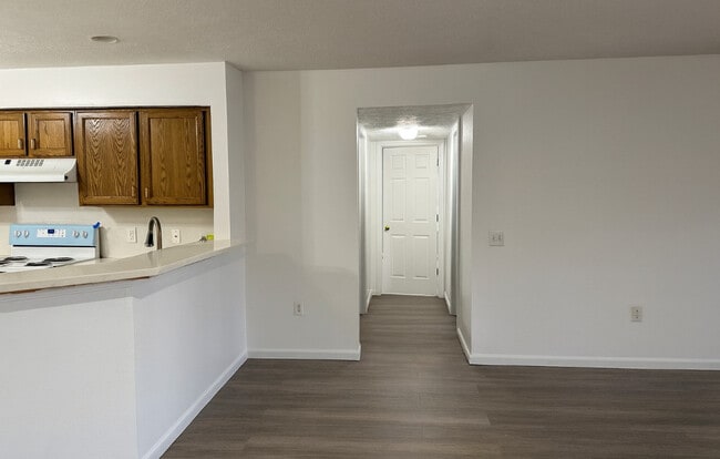 Building Photo - 1575 Oakfield Dr