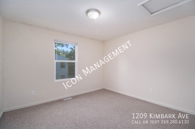 Building Photo - 1209 Kimbark Ave