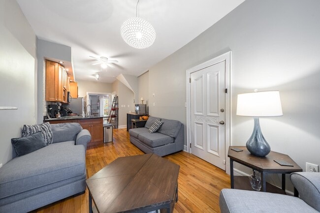 Building Photo - 251.5 York St