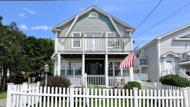 Building Photo - 35 Coolridge Rd