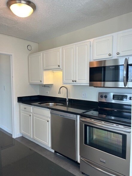 Building Photo - 10 E Ontario St