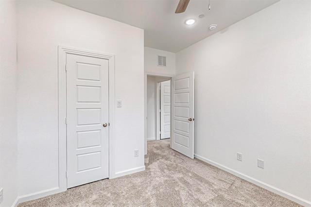 Building Photo - 329 Mule Deer Mews
