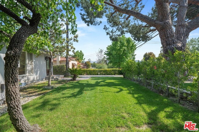 Building Photo - 4818 La Canada Blvd