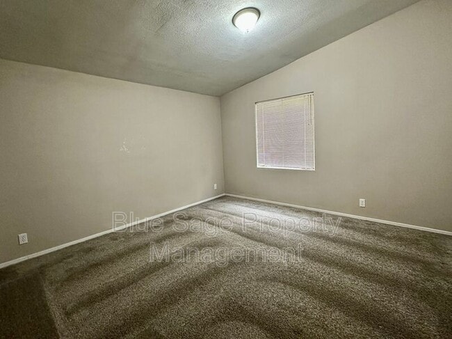 Building Photo - 1375 S Bagley Creek Rd