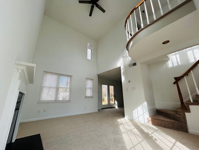 Building Photo - Cute 2-story home 2 bedroom 2 1/2 bath with a 1 car garage off Pisgah Church road NW Greensboro
