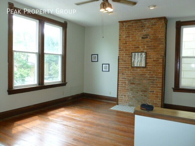 Building Photo - 2667 Bellevue Ave