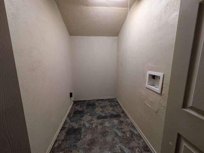 Building Photo - 5030 Stardust Dr