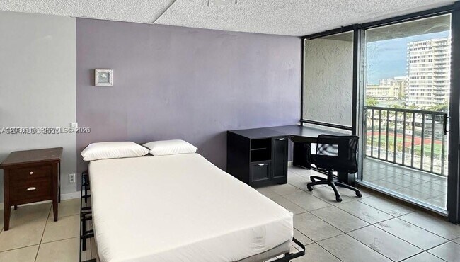 Building Photo - 2049 S Ocean Dr