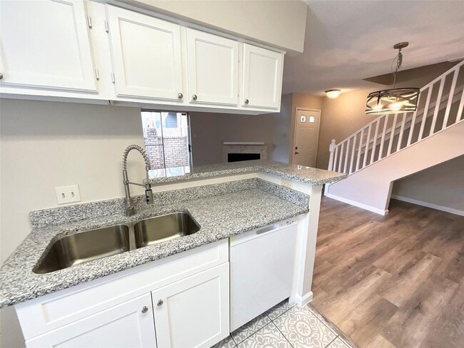 Building Photo - 1515 Sandy Springs Rd