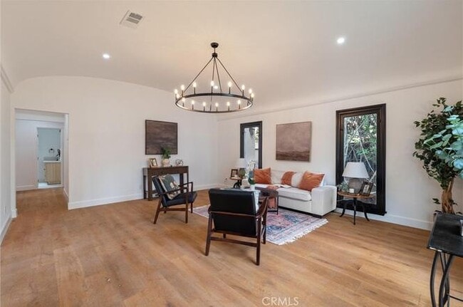 Building Photo - 230 Orizaba Ave