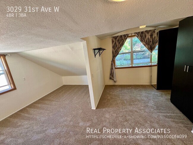 Building Photo - 3029 31st Ave W