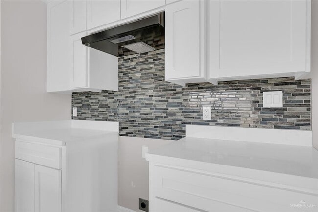 Building Photo - 16 Tower Oak Dr