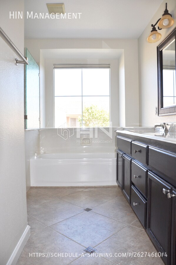 Building Photo - 3599 Gilman Common