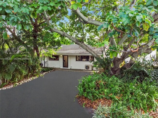 Building Photo - 2132 Middle River Dr