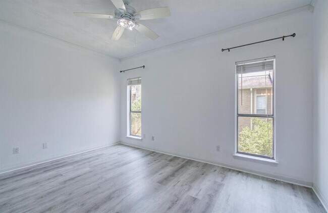 Building Photo - 716 Bering Dr