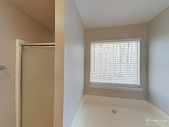 Building Photo - 4856 Lake Park Ln