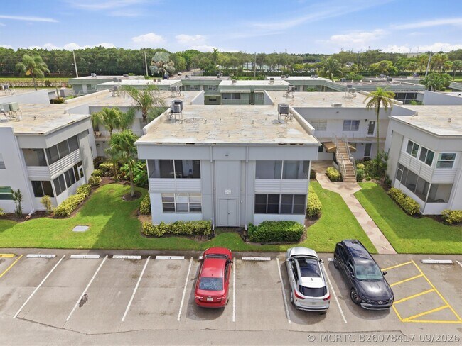 Building Photo - 809 Flanders Q