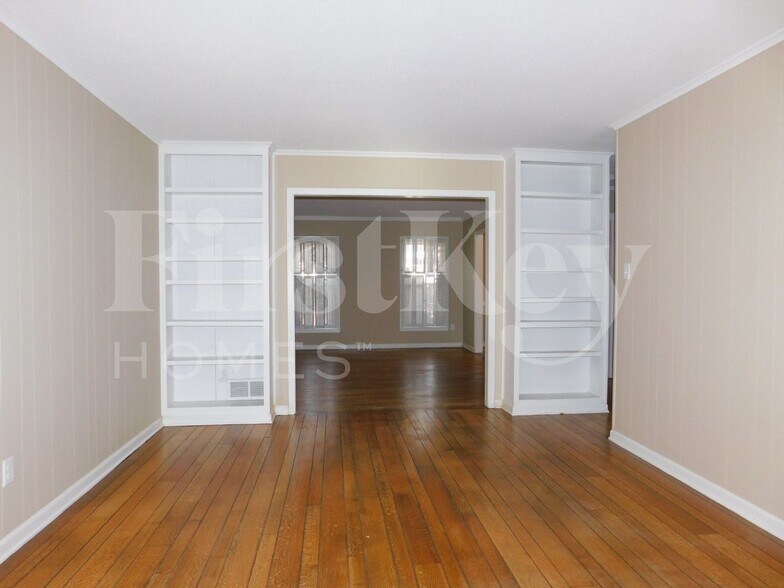 Building Photo - 6135 Haddington Dr