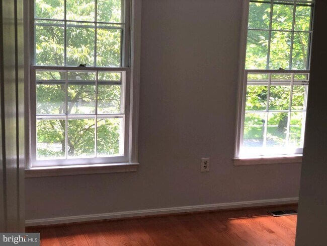 Building Photo - 991 Farm Haven Dr