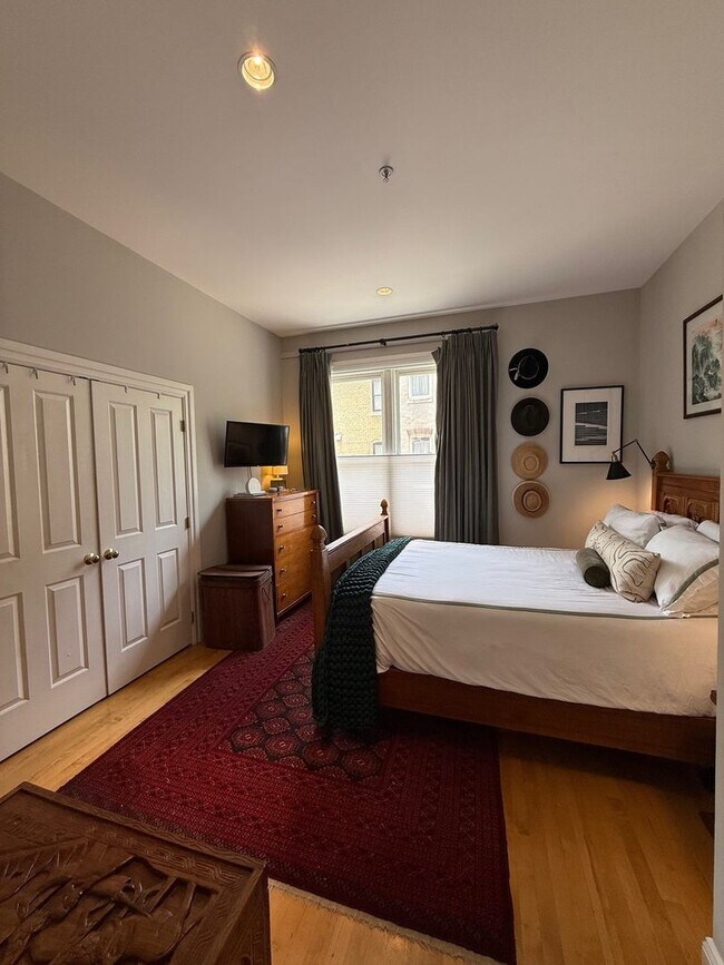 Building Photo - Charming 2BR | 2BA Condo in Logan Circle