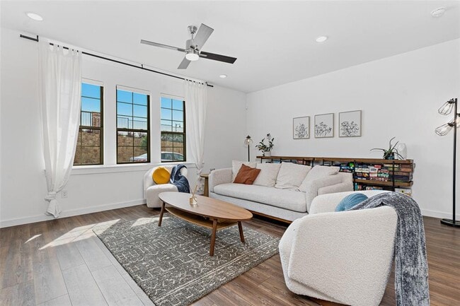 Building Photo - 233 Bridgewater Ave