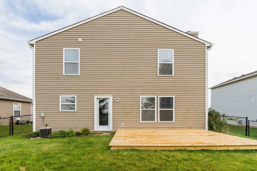 Building Photo - 924 Bentgrass Dr