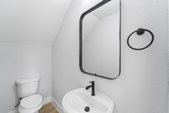 Building Photo - 6631 Foster St