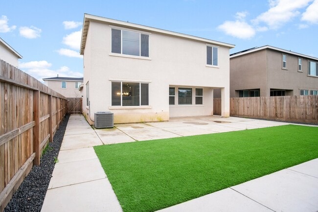 Building Photo - 2455 Explorador Dr