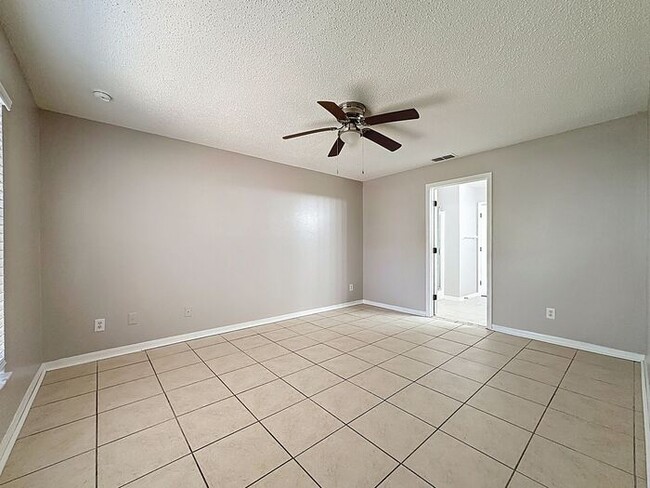 Building Photo - Charming 3-Bedroom Rental in Poinciana