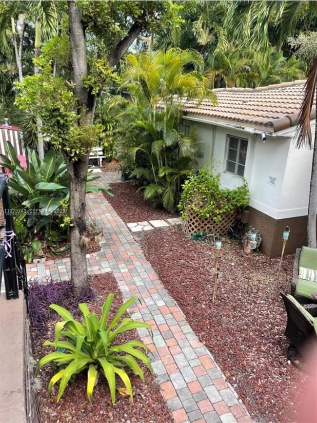 Primary Photo - 1857 Buchanan St