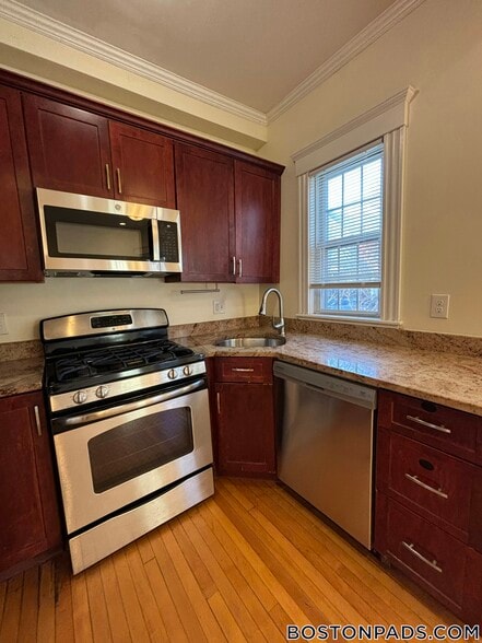 Building Photo - 154 Magazine St