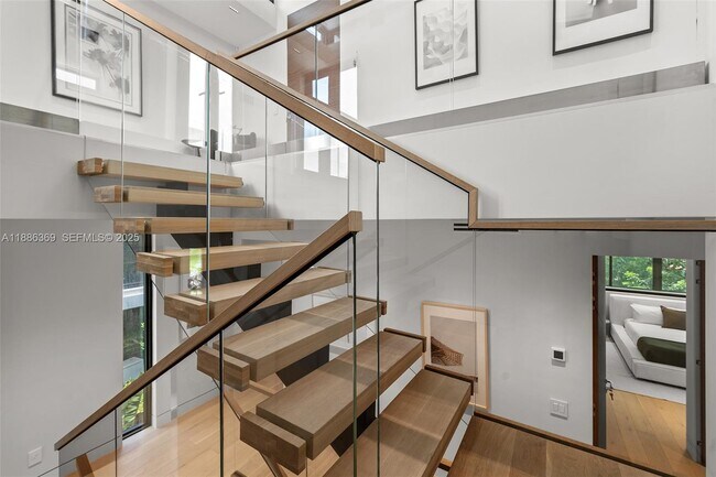 Building Photo - 3306 NE 16th St