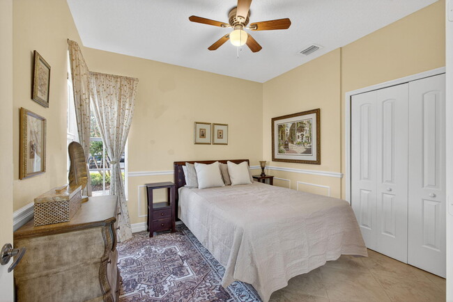 Building Photo - 8400 Heritage Club Dr