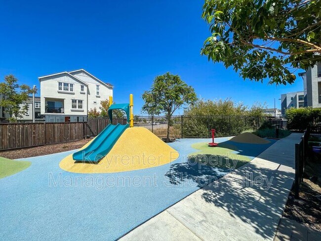 Building Photo - 37549 Willow St
