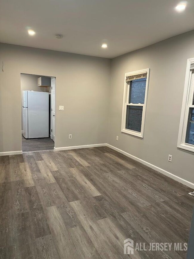 Building Photo - 690 State St