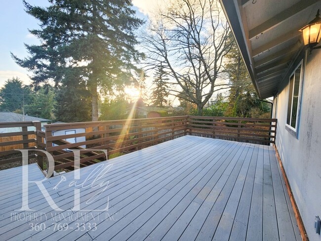 Building Photo - Remodeled w Heat Pump and Large Deck