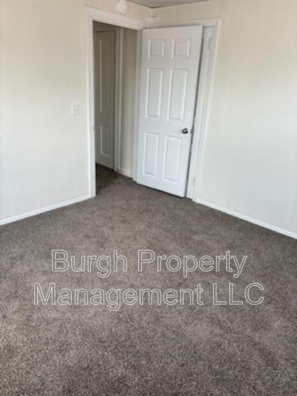 Building Photo - 129 Chess St