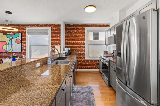 Building Photo - 323 29th St