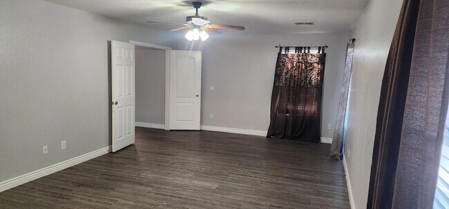 Building Photo - 9124 W Elm St