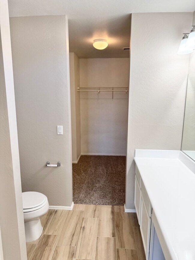 Building Photo - Remodeled 5 Bedroom/3 Bath Home. Upgraded Flooring & Kitchen!