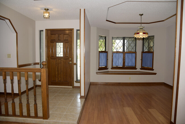 Building Photo - 1129 Troon Dr E