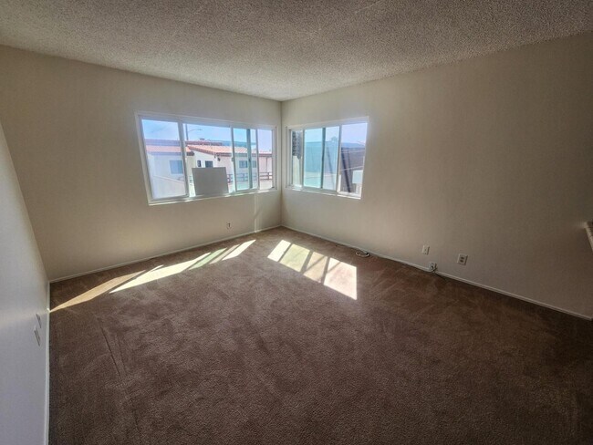 Building Photo - Moonstone