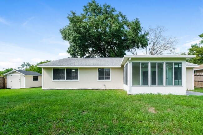 Building Photo - 1191 Mineola Cir